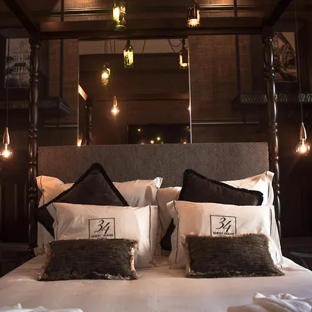 34 Hotel *
