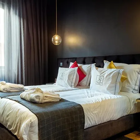 34 Hotel *